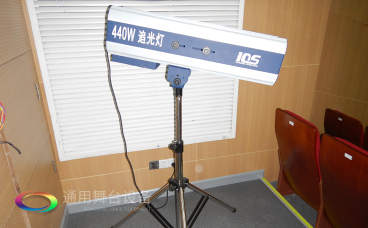 十余年銳意攀登，奮發圖強！舞臺幕布、機械等一站式選購供應商，舞臺機械、音響、燈光工程設計施工承包壹級資質——通用舞臺
