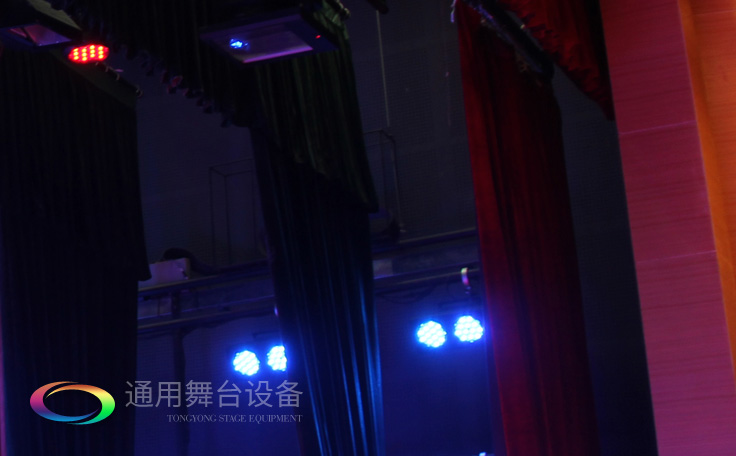 舞臺(tái)幕布定制廠(chǎng)家！買(mǎi)幕布選擇通用舞臺(tái)幕布，只為您提供更好的舞臺(tái)幕布！