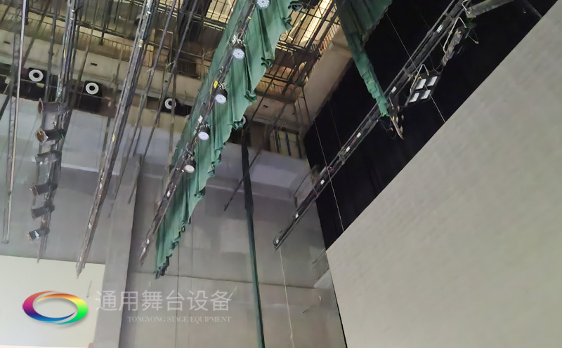 廣西梧州某劇場順利通過項目驗收 項目設計舞臺機械吊掛系統、幕布、專業燈光系統等
